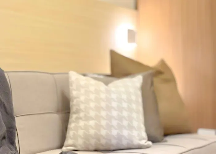Apartment Sleek Sanctuary L Wifi Netflix I Red Res 3045 Manila