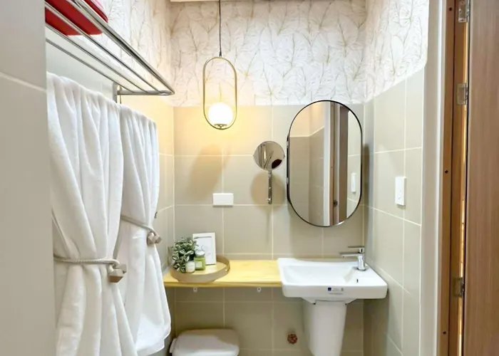 Sleek Sanctuary L Wifi Netflix I Red Res 3045 Apartment